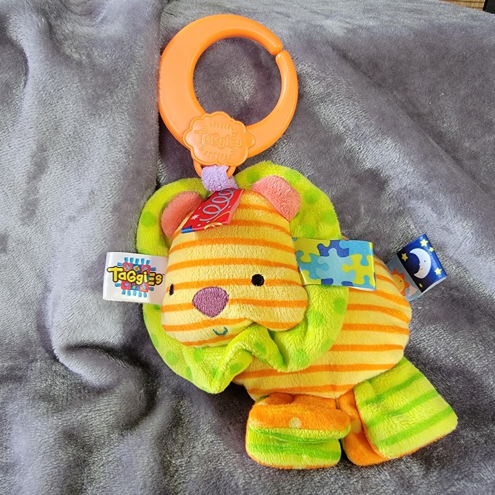 Taggies Lion Plush Rattle Baby Travel Toys OS Orange Green Excellent Sensory